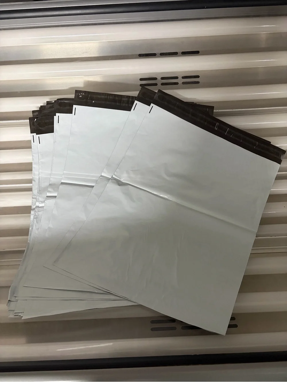 20 count 14.5x19 Poly Mailers